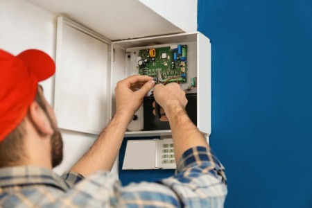 Pourquoi la mise aux normes électriques est-elle indispensable pour votre sécurité ?